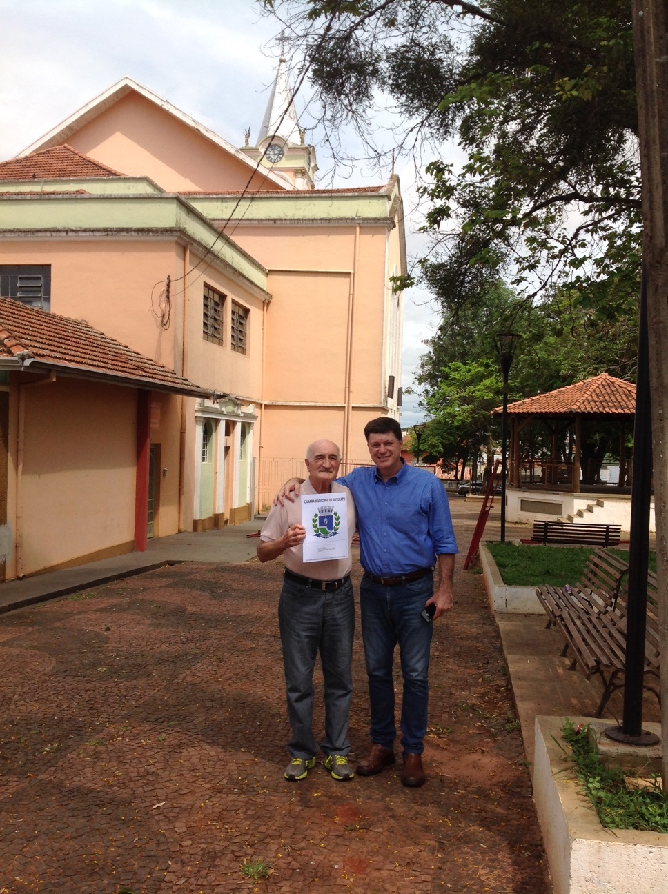 Lelo Pagani entrega moção de congratulações pelos 90 anos da Igreja do Bairro